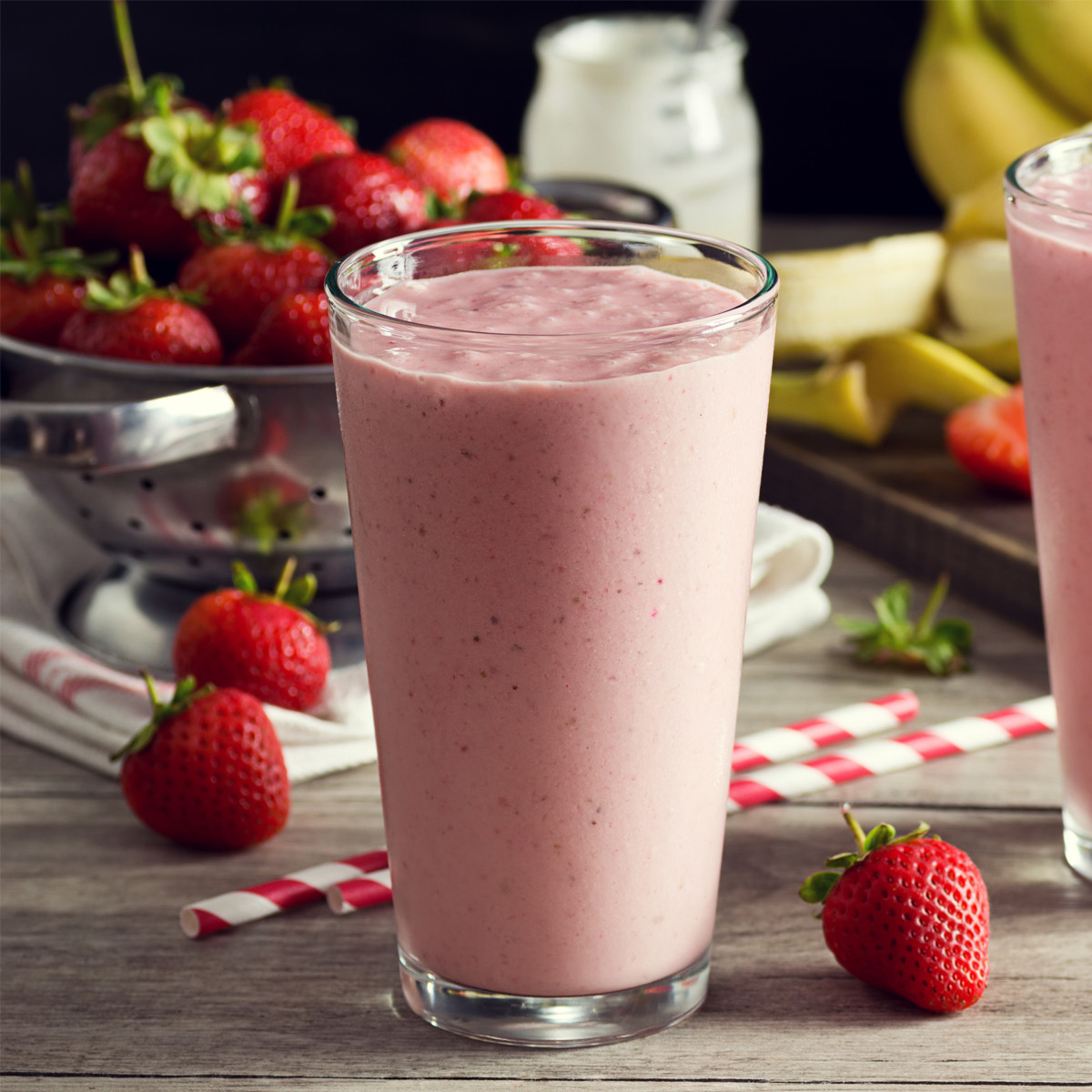 Cool Shake Mokate Cold Strawberry Milkshake