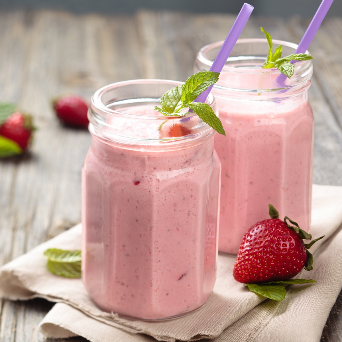 Cool Shake Mokate Cold Strawberry Milkshake