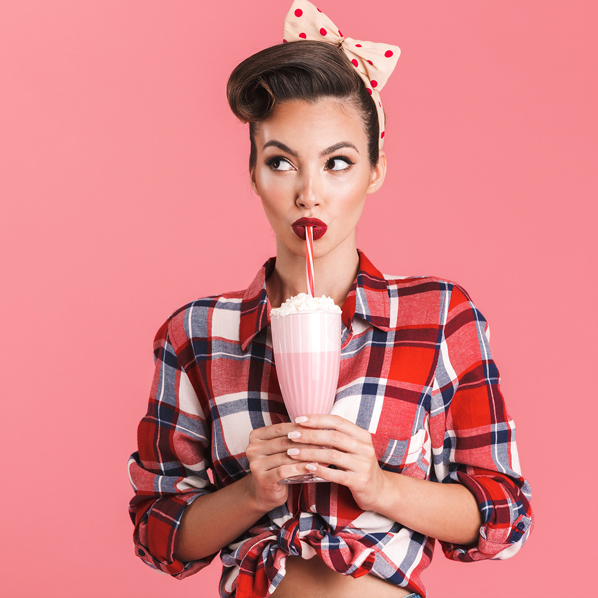 Cool Shake Mokate Cold Strawberry Milkshake