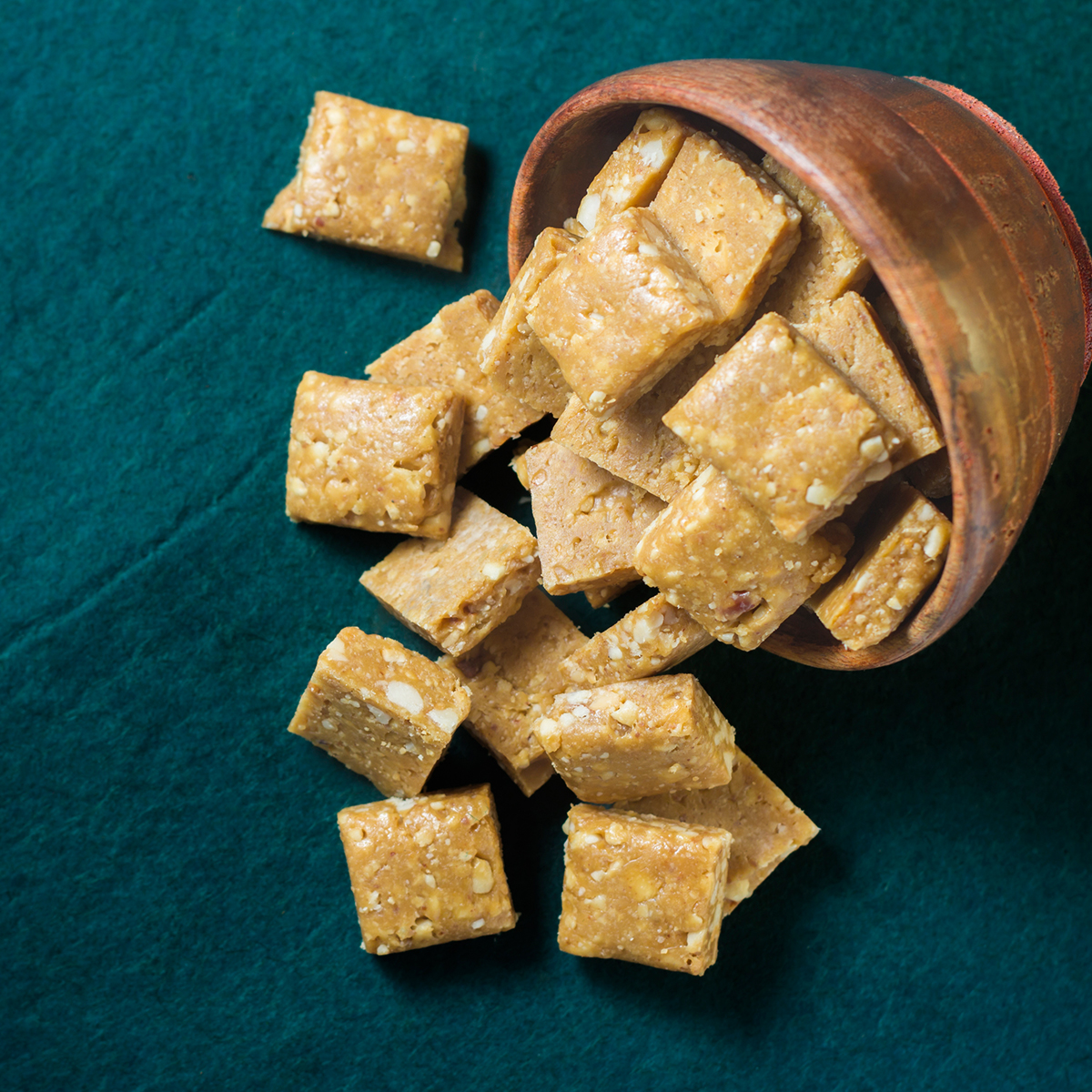 Mini bars with carrot cake flavour